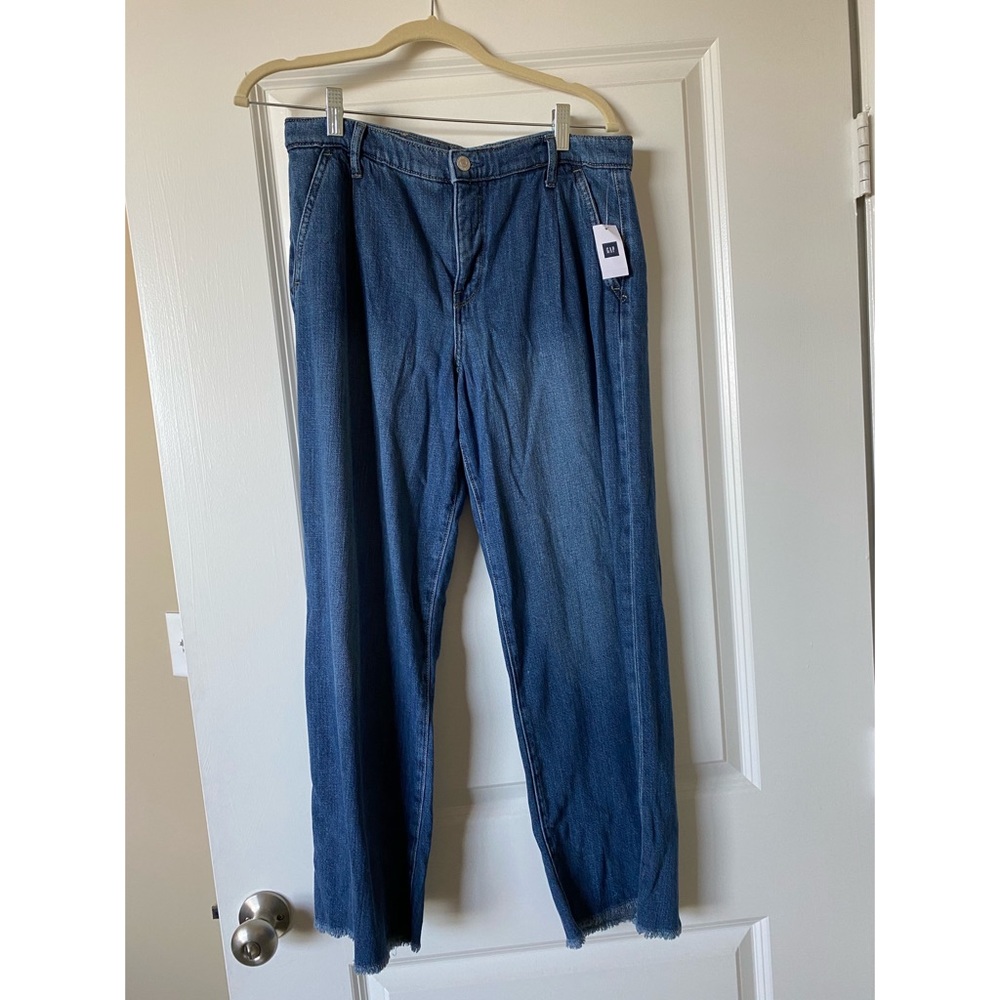 High Rise Wide-Leg Crop Jean 
(Light)